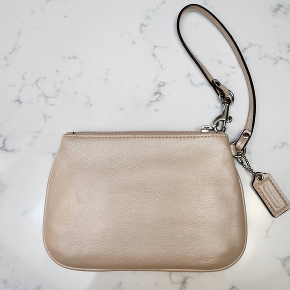 COACH Beige Pearl Soft Leather Wristlet EUC - Picture 2 of 9